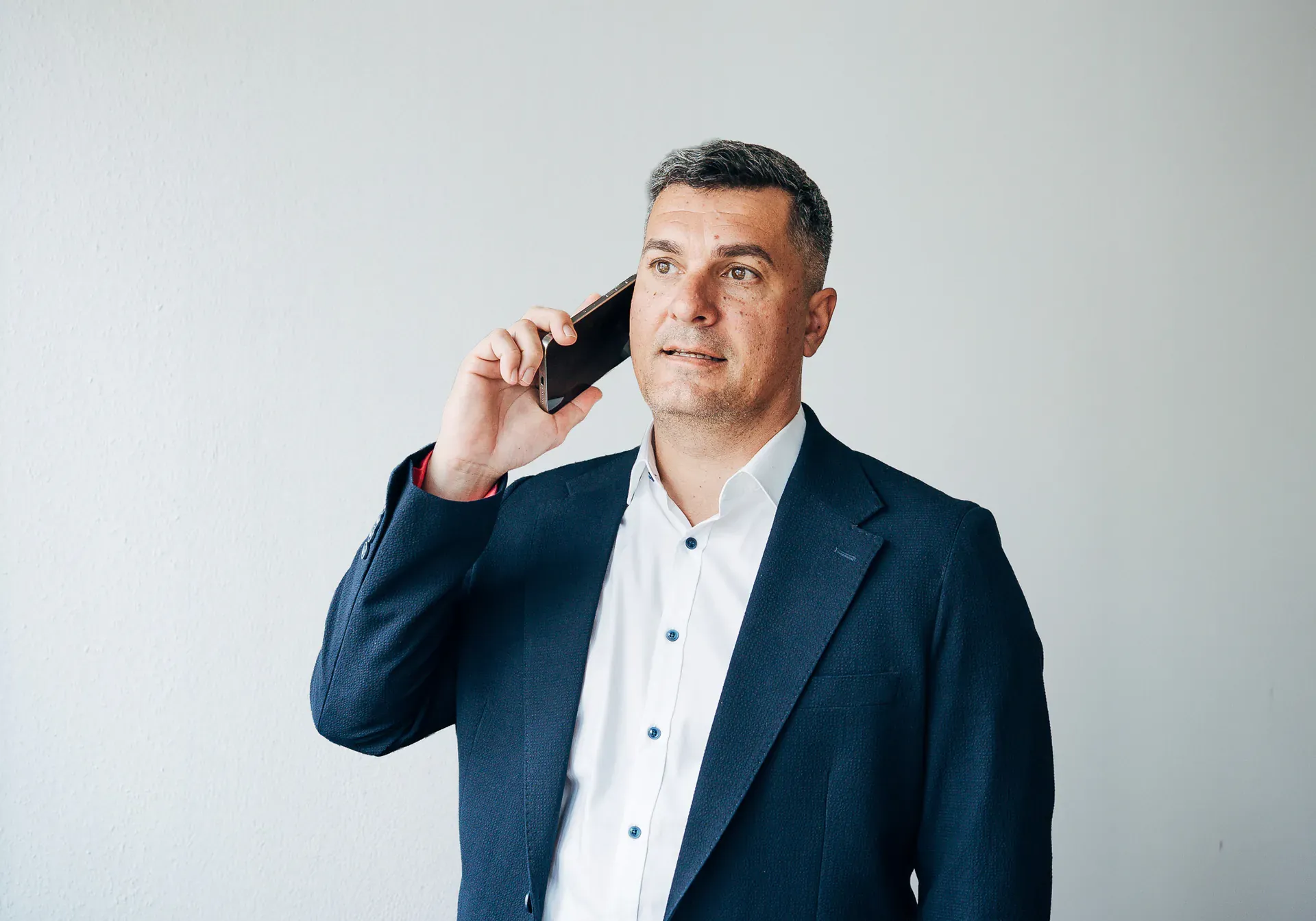 Berater von Blobel Consulting am Telefon